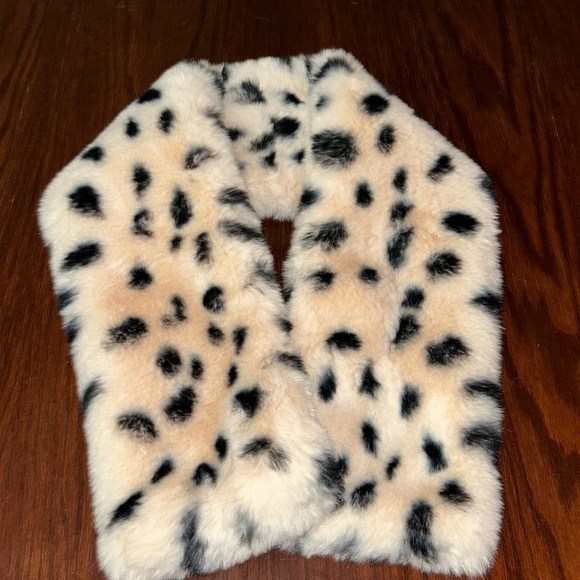 LOFT Faux Fur Scarf - Picture 1 of 4